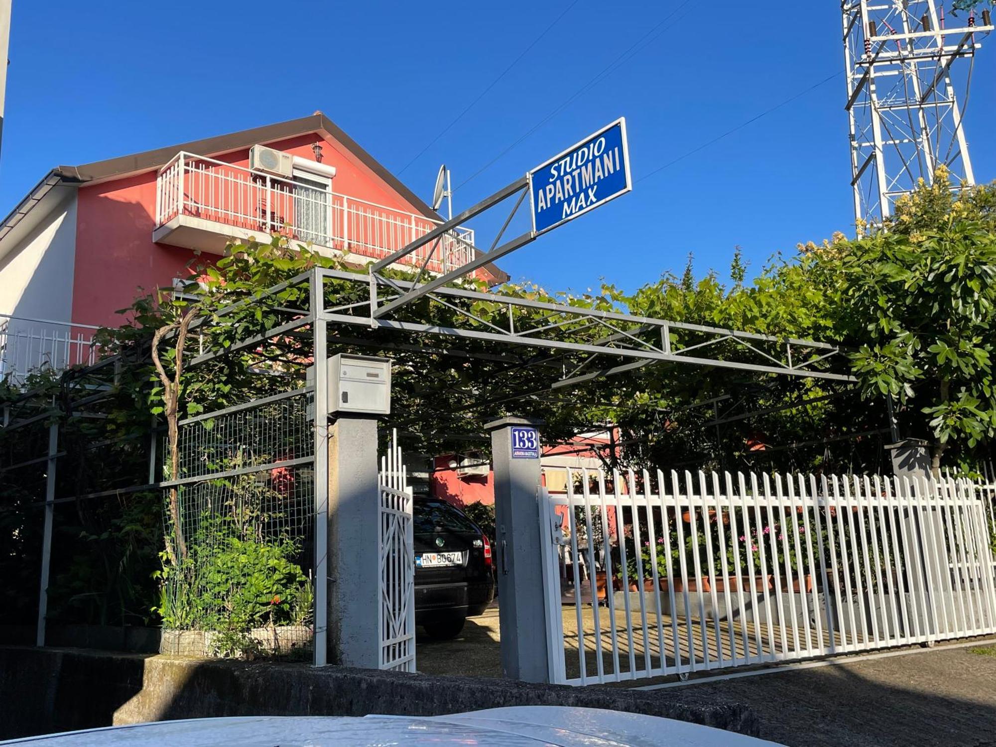 Studio Max Bijela Exterior photo